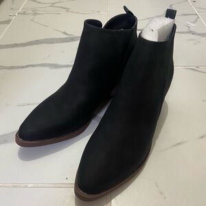 NWOT Women’s Pointed-Toe Black Ankle Boots, Size 11